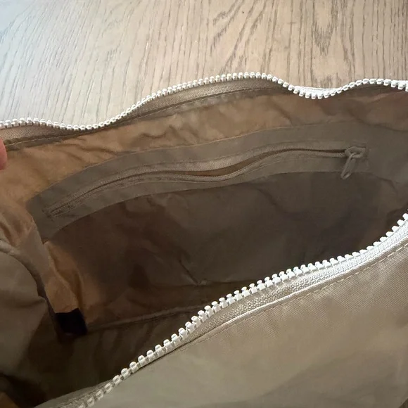 Dove BAGGU Nylon Shoulder Bag - Picture 3 of 3